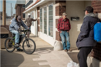 Patrons waiting outside Lord's Diner in Pittsburg