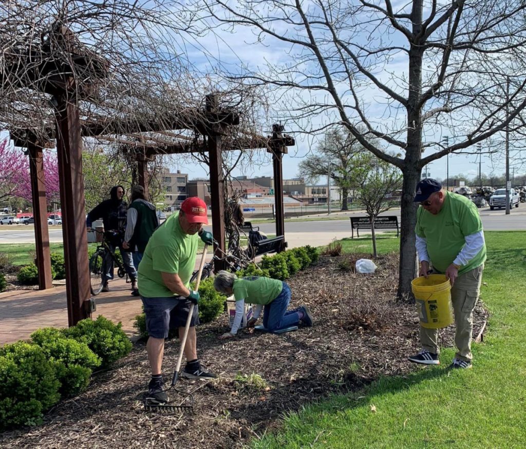 Pittsburg Beautiful volunteers spring planting in parks